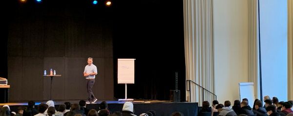 "Comedy macht Schule" an der Schiller-Realschule mit Werkrealschule Schwäbisch Gmünd