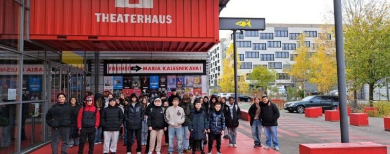 Die Klassen 7a und 8a erleben das "Recycling Concerto"