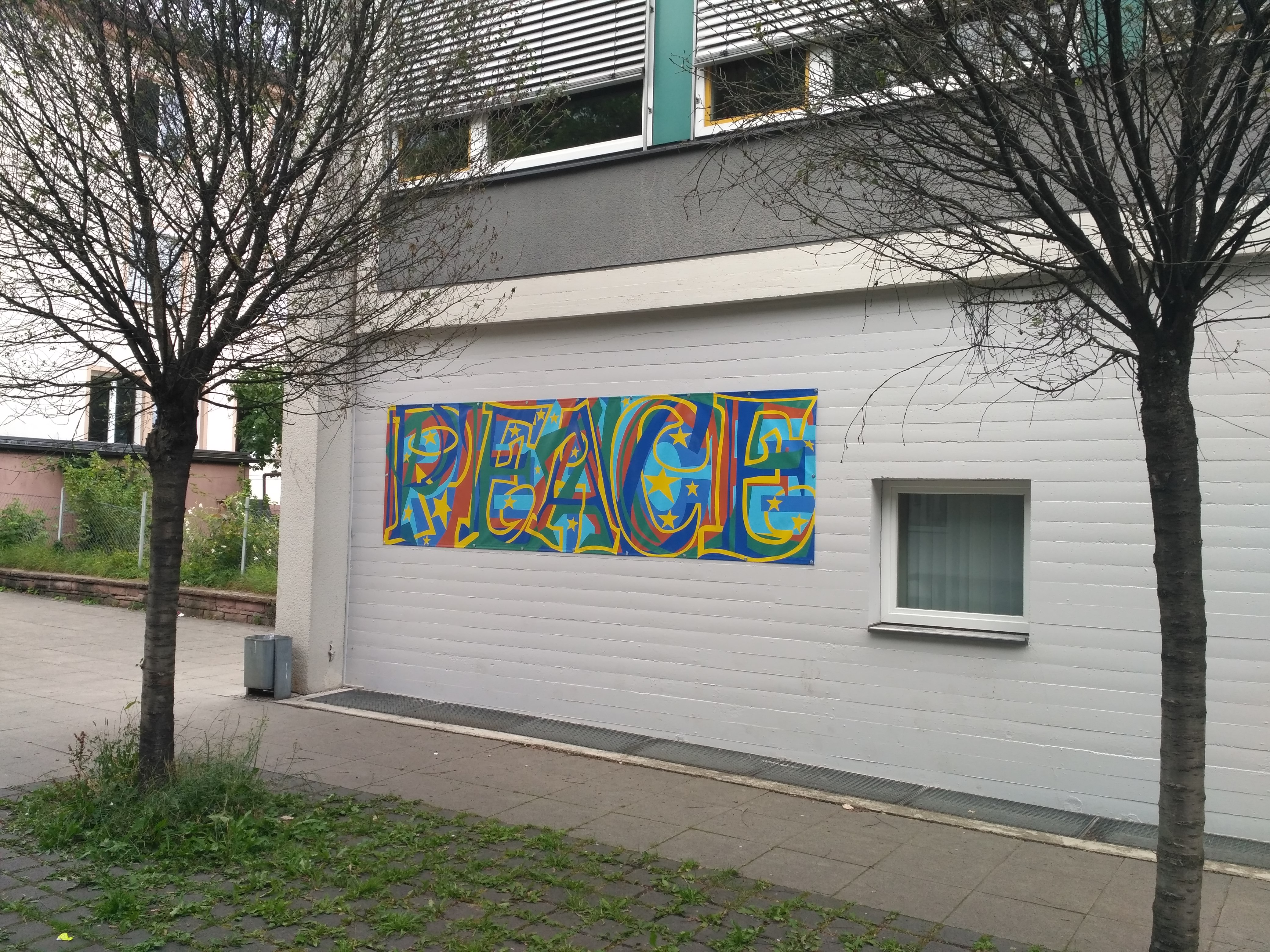 "Peace mural" aus Liverpool auch an der SRS