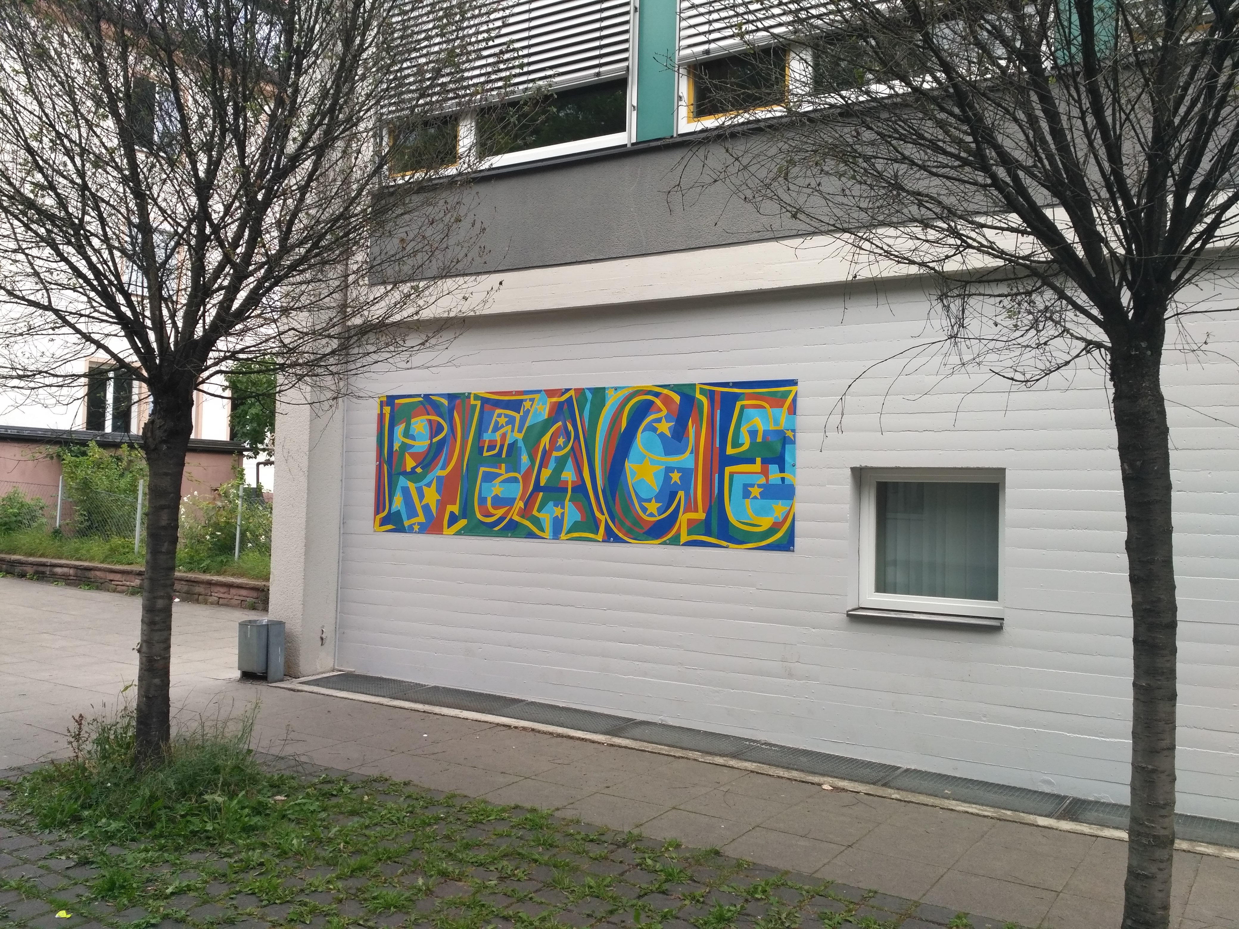 "Peace mural" aus Liverpool auch an der SRS